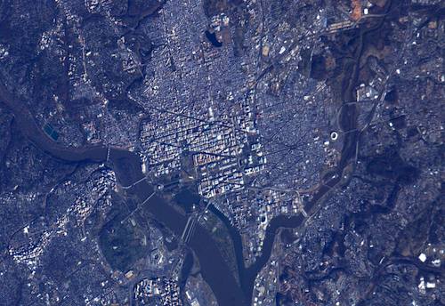 Washington et son Mall, photographiés par les astronautes de la station spatiale internationale, la veille des cérémonies d'investiture du président B. Obama