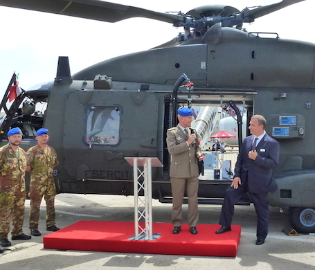 Le Général Calligaris, sur le stand de NHIndustries, au salon du Bourget 2013