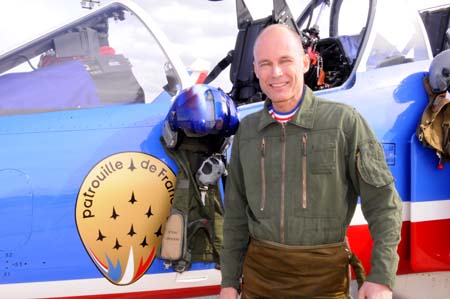 1. Bertrand Piccard avant son vol à bord de l'Alphajet du second solo de la PAF