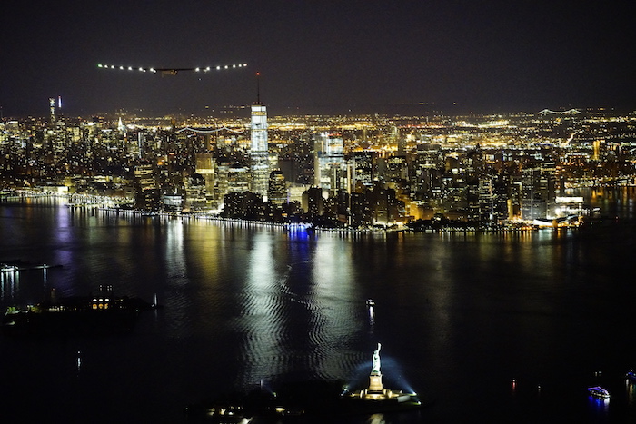 Solar Impulse 2 contraint d'arriver de nuit à New York afin de pouvoir de poser à JFK.