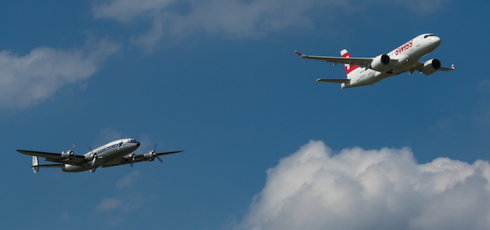 Le CS100 de Swiss escorté par le Super Constellation de Breitling dans le ciel...</div></noscript>				</div>

				
					<aside class=