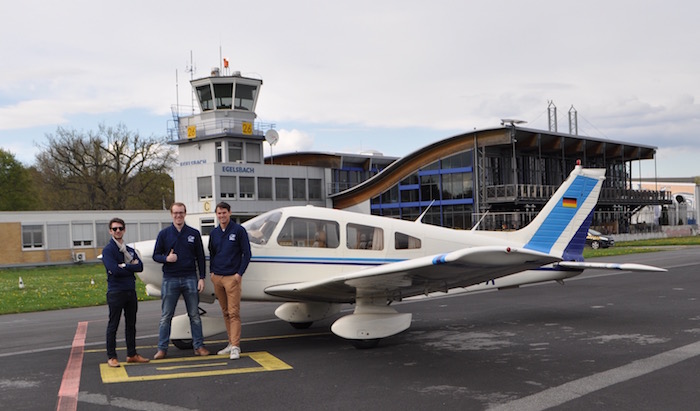 Les trois fondateurs de Wingly, sur l'aérodrome d'Egelsbach (Francfort). © Wingly